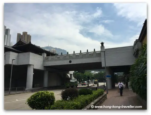 Overhead pedestrian bridge from Chi Lin Nunnery to Nan Lian Garden