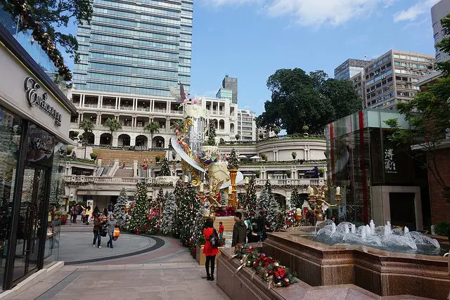 Christmas Decorations at 1881 Heritage Mall