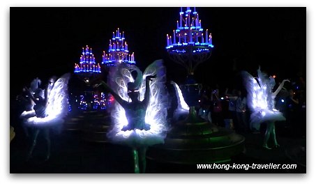 Disney Paint the Night Parade: Beauty and the Beast