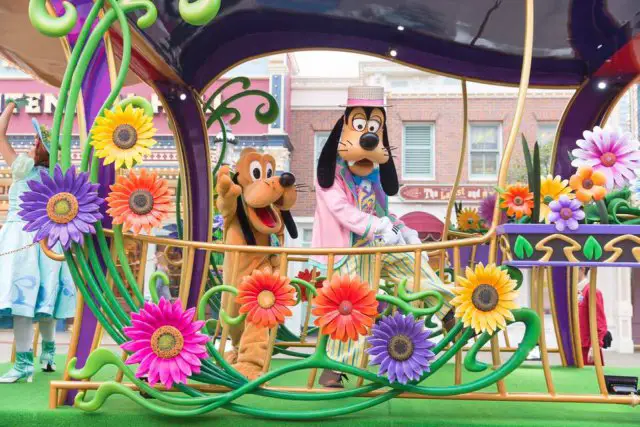 Goofy and Pluto at Hong Kong Disney Spring Carnival