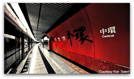 HK MTR train platform at Central Station