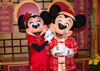 Hong Kong With Kids: Mickey and Minnie at Disneyland