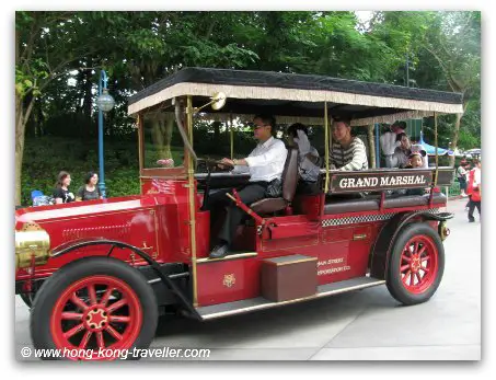 hong-kong-disneyland-main-street-vehicles.jpg