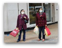 Dealing with Hong Kong Pollution, women with masks