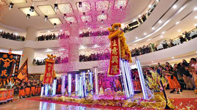 Lunar New Year decoration in shopping center_1