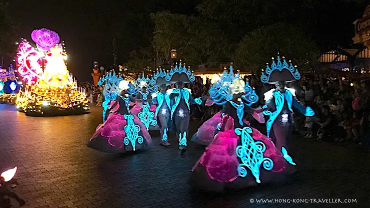 Disney Paint the Night Parade: Shimmering costumes
