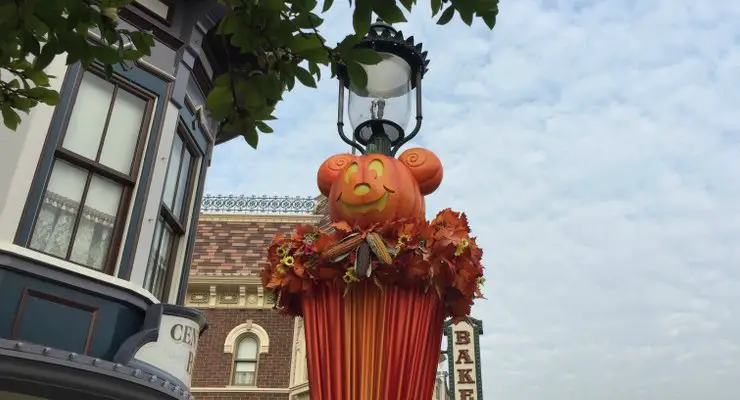 Pumpkin Lanterns decorate Main Street