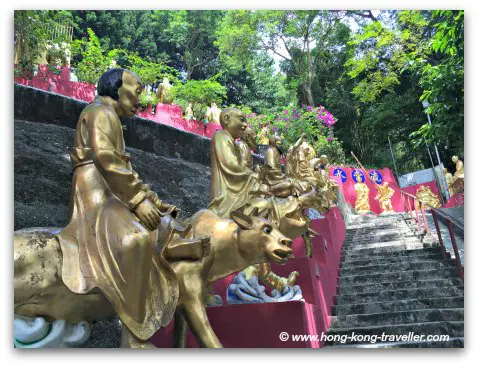 Main Temple of  the Ten Thousand Monastery flanked by Buddha Statues on both sides